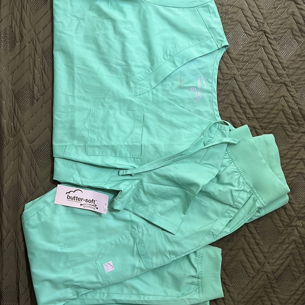 XS Scrub Set. Butter-soft stretch brand